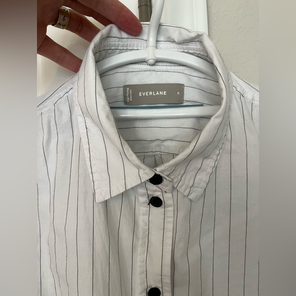 Everlane button down - Picture 2 of 8